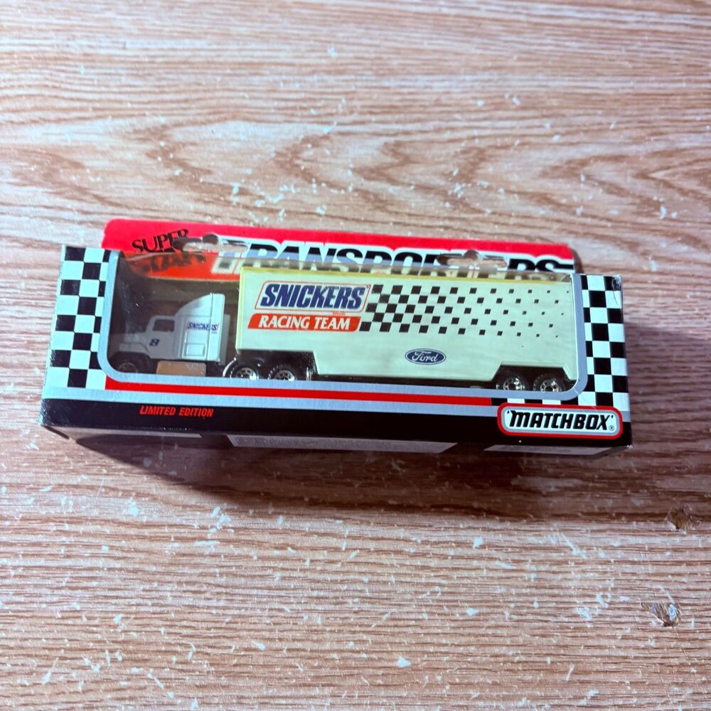 Matchbox Super Star Transporters Snickers Racing Team NIB.